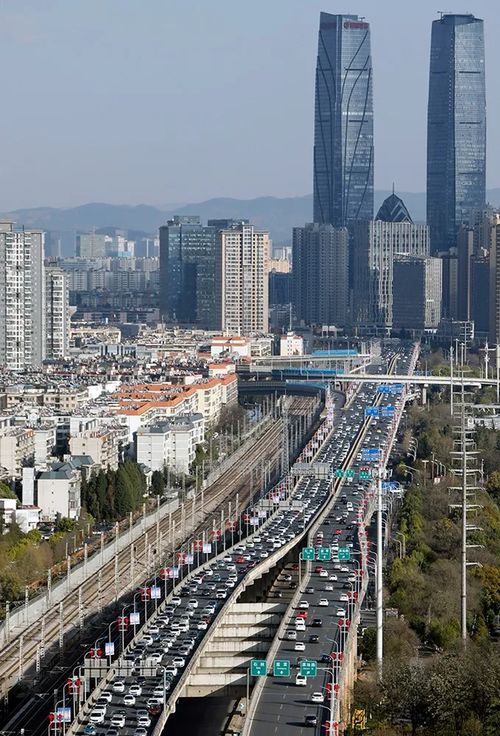 昆明眾多樓盤降價促銷,但這個片區幾個樓盤價格堅挺,均價超2萬
