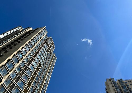 樓市這項(xiàng)數(shù)據(jù)一年來(lái)首次回正，樂(lè)觀背后的不樂(lè)觀——以上海房地產(chǎn)開(kāi)發(fā)為例